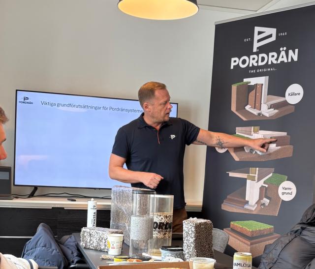 Silver colored pipes